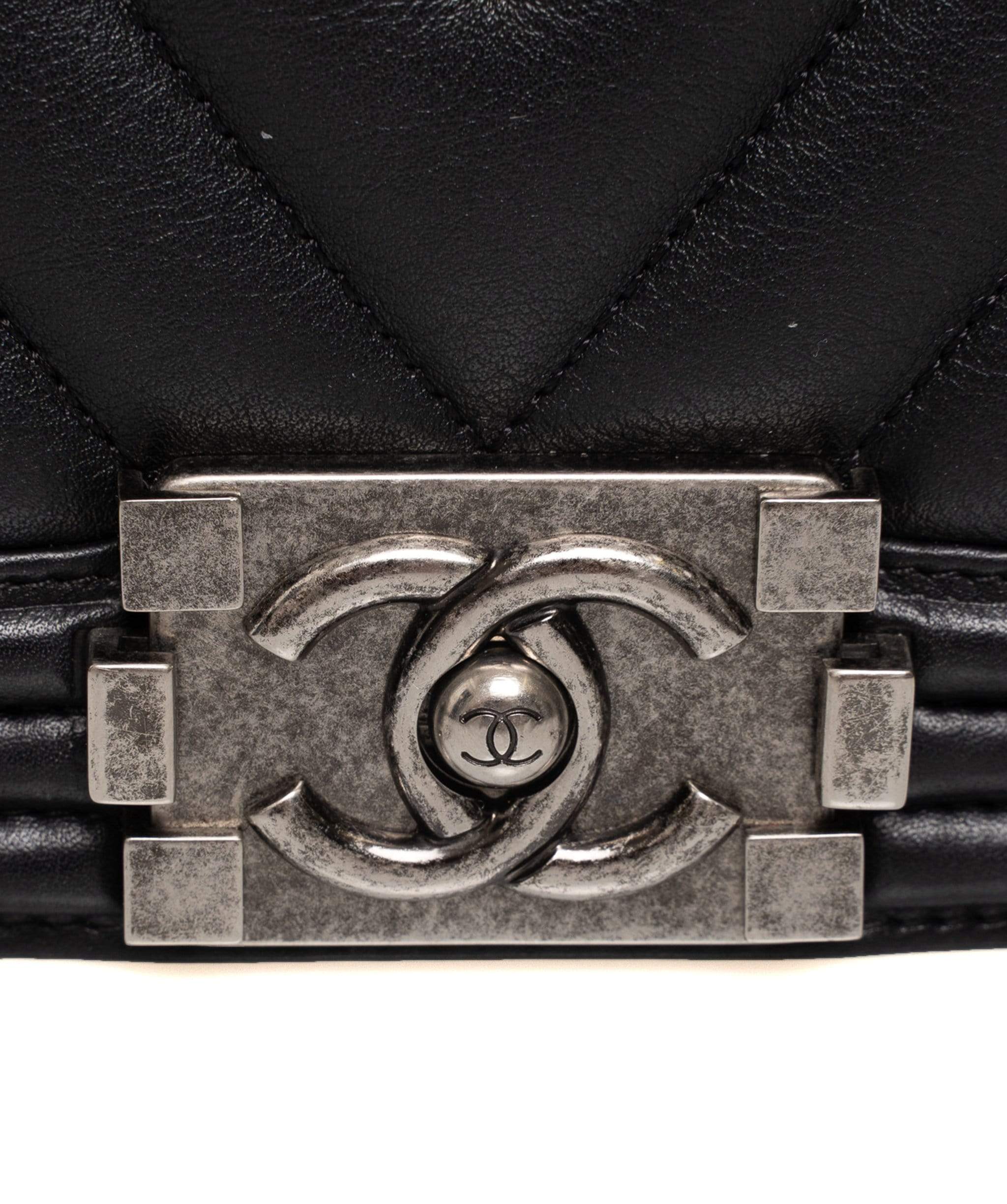 Chanel Chanel Boy with Silver Hardware Medium - AWL1612