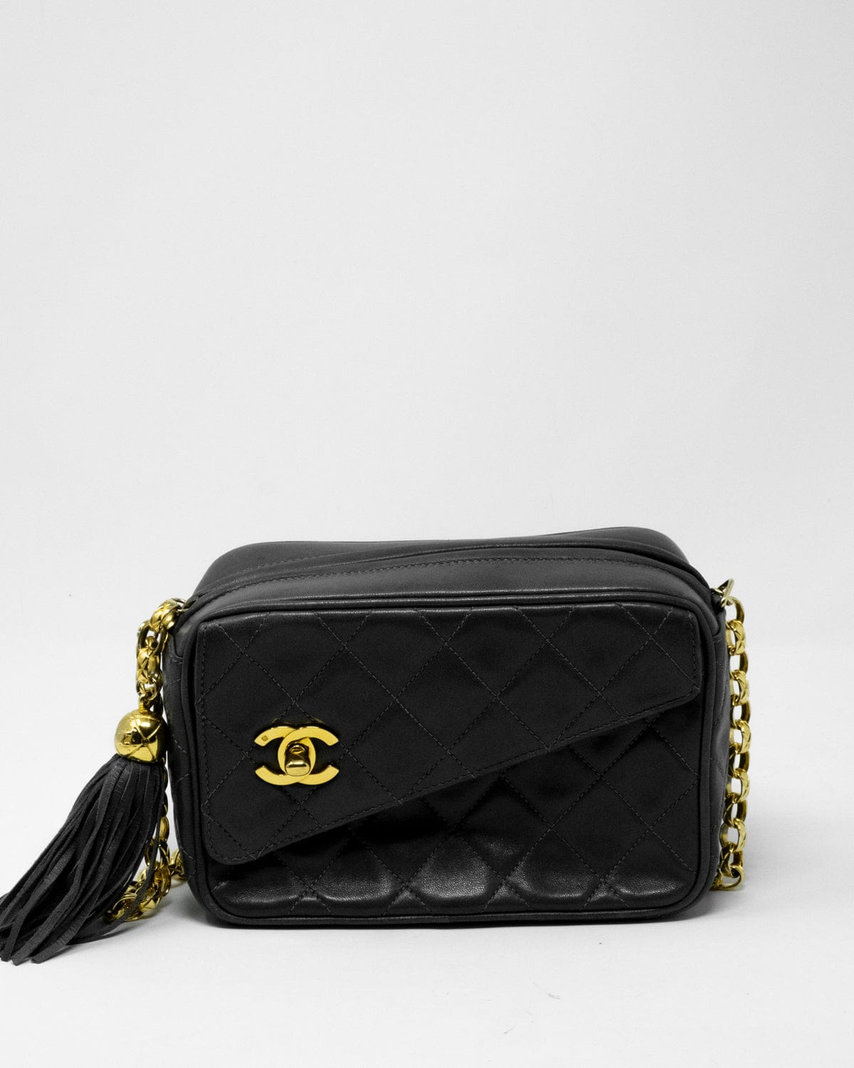 Chanel camera bag in grey lambskin leather, with bijoux chain and a ta –  LuxuryPromise