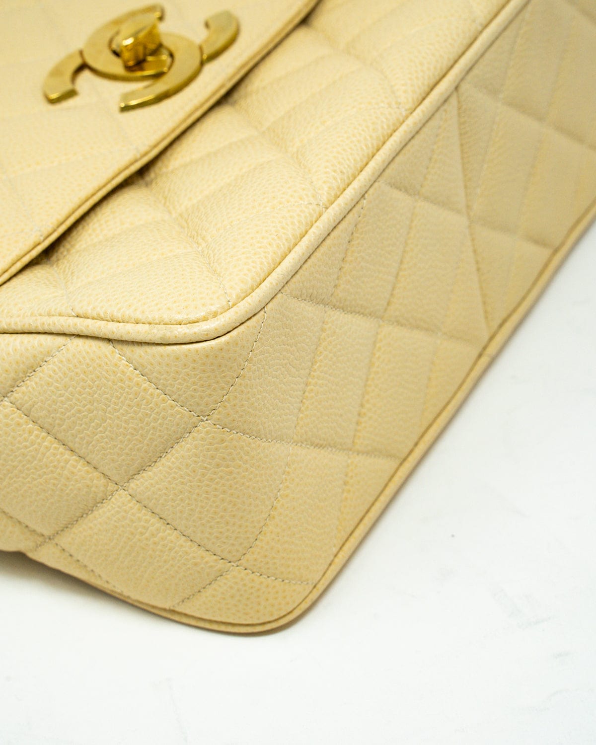 Chanel Chanel Caviar skin Satchel style crossbody bag with Jumbo CC lock - AWL2570