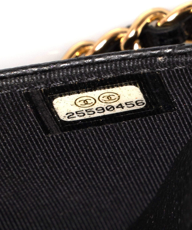 Chanel CC Green Glitter Caviar Zip Card Holder – LuxuryPromise