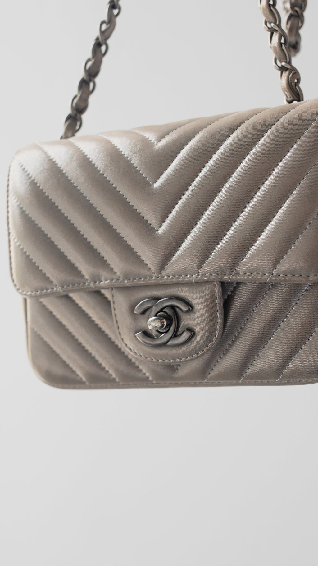 🎆2023 SALE!🎆 AUTH. CHANEL MINI SQUARE CHEVRON SHW, Luxury, Bags