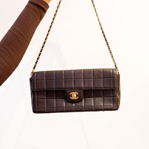 East west chocolate bar leather handbag Chanel Ecru in Leather - 25921138