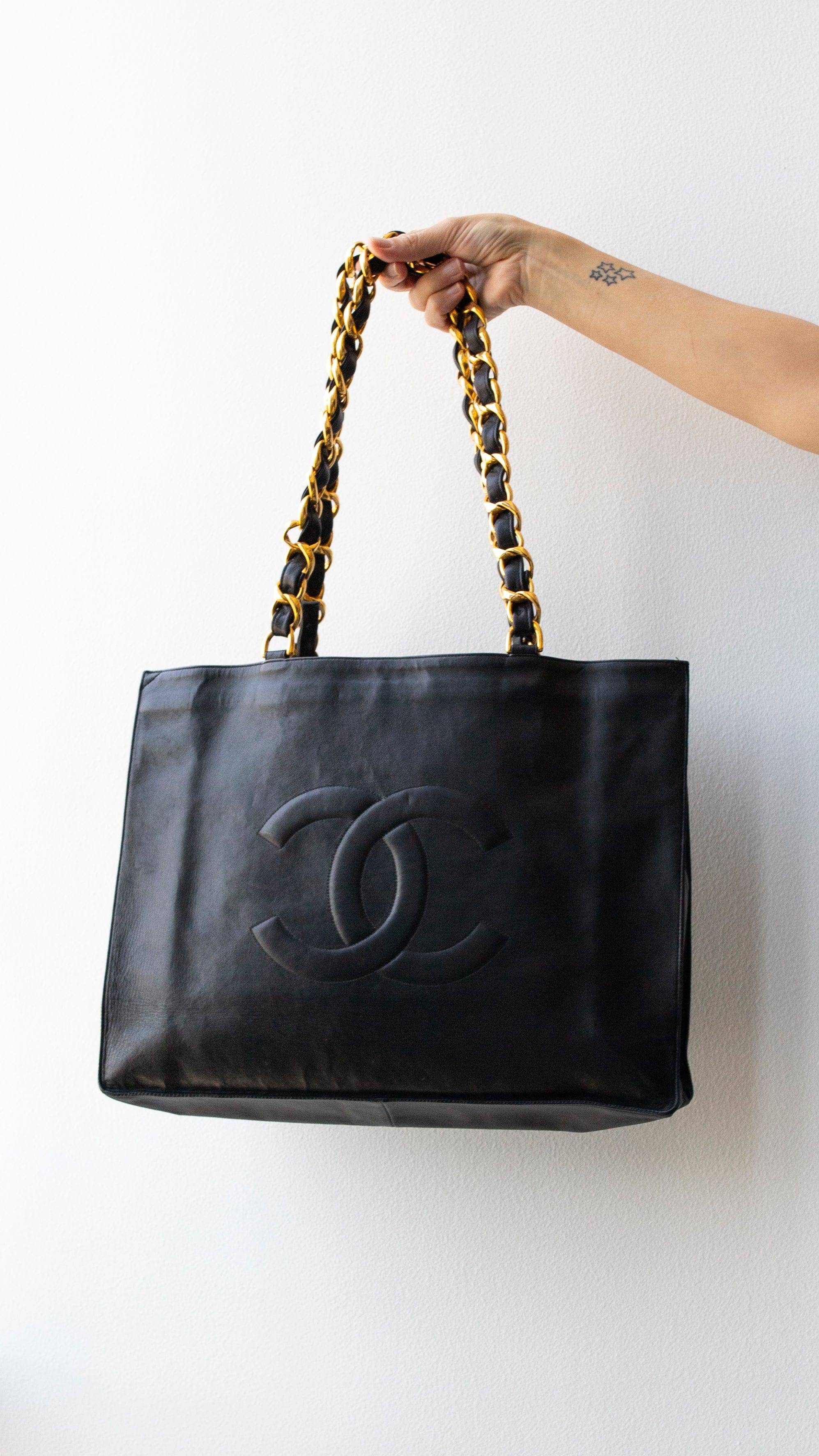 Chanel White Lambskin Quilted Tote Bag with Embossed Snakeskin “CC” Logo  For Sale at 1stDibs