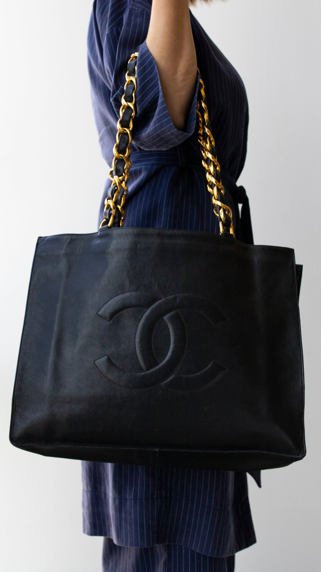 CHANEL Vintage CC Chain Leather Tote