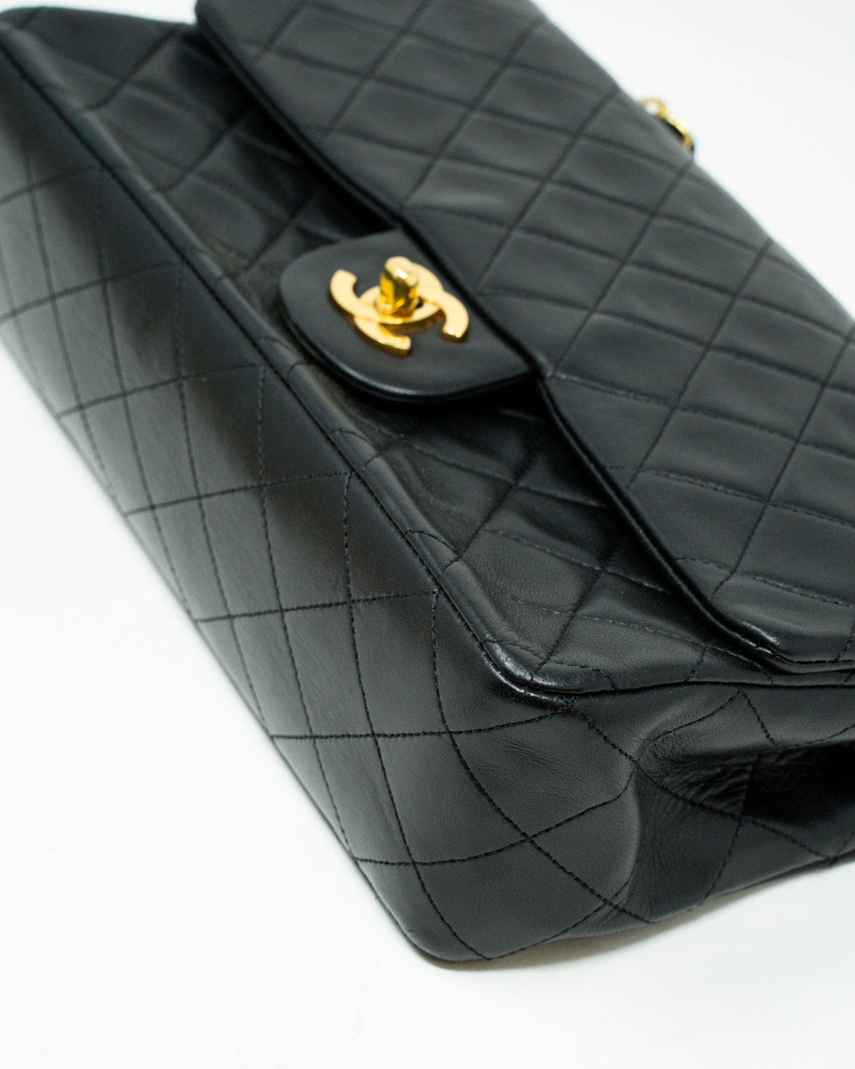 Chanel Chanel Classic Double Flap Medium Shoulder Bag ASL2405
