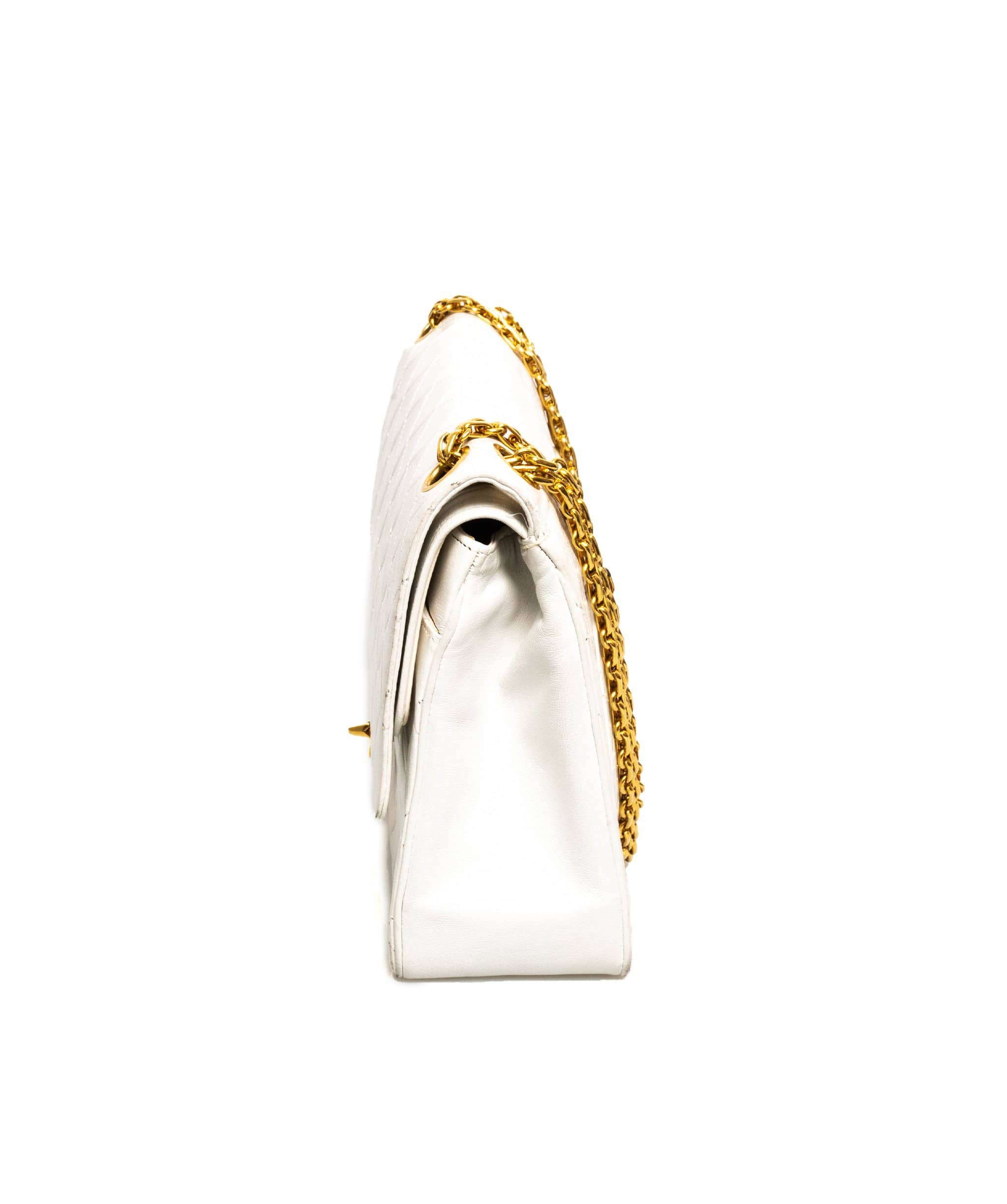 Chanel Chanel classic white flap lambskin bag gold hardware - ASL1653