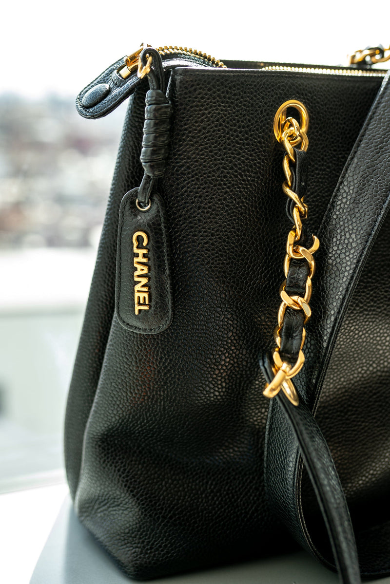 CHANEL-Caviar-Skin-Chain-Tote-Bag-Black-Gold-Hardware-A03578