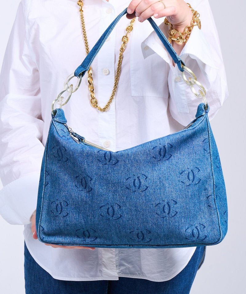 全新💕 Chanel 22C Denim Hobo Tote Shopping Bag 牛仔布袋, 名牌, 手袋及銀包- Carousell