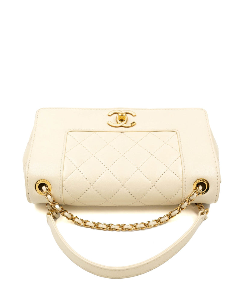 No.2190-Chanel Vintage Lambskin Diana 23cm – Gallery Luxe
