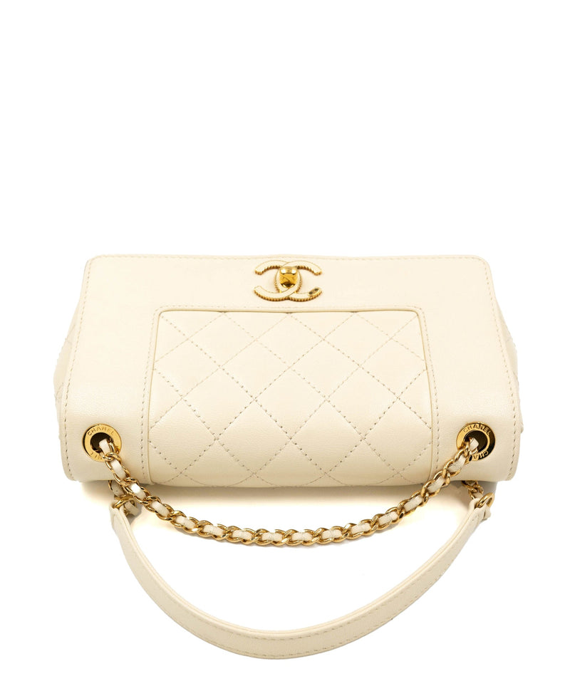 No.2539-Chanel Vintage Lambskin Diana Bag 25cm – Gallery Luxe