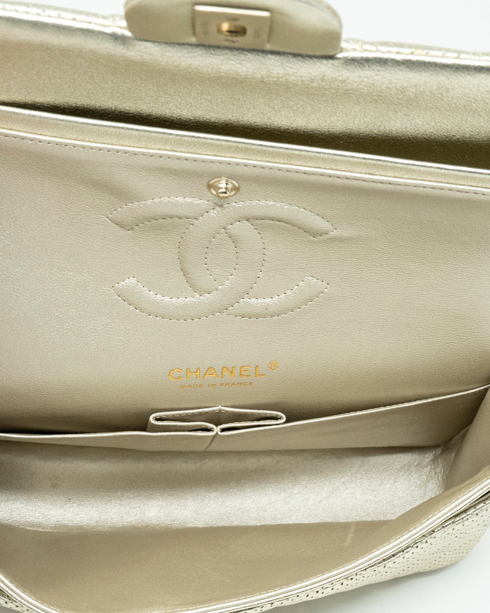 Chanel Chanel Gold perfortated flap bag - AGL1965