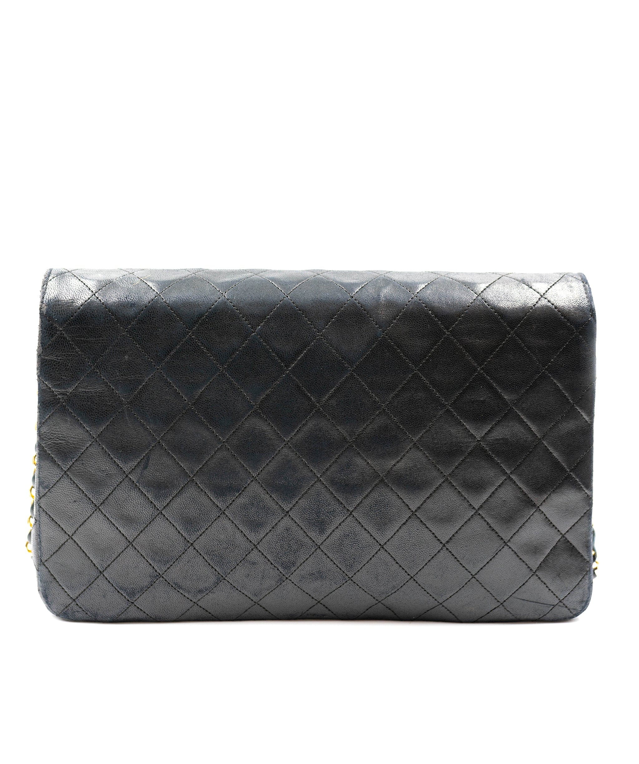 Chanel Chanel half moon bag in black lambskin. AGL2303