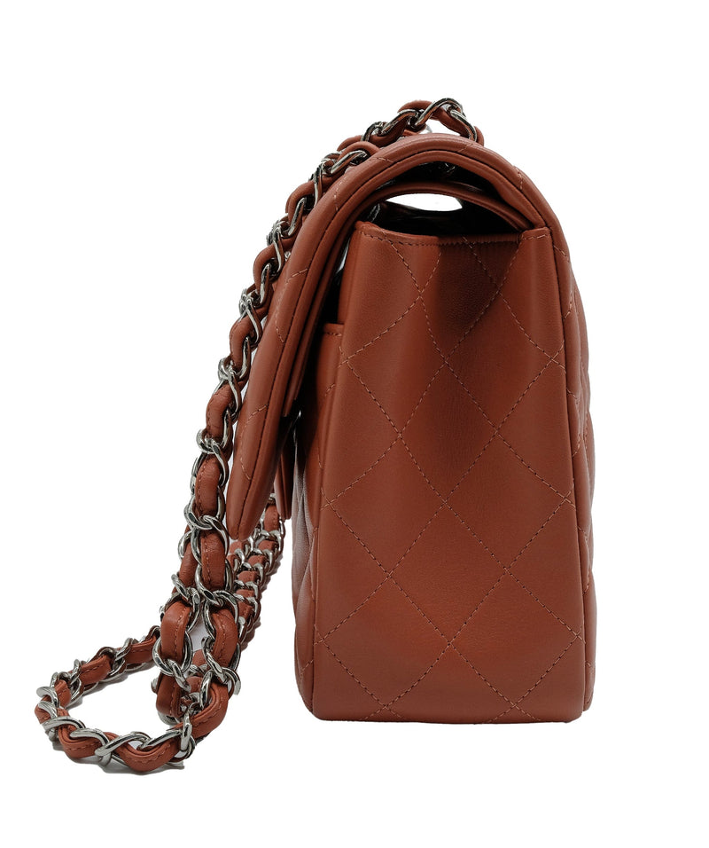The Classic Chanel Flapbag – LuxuryPromise