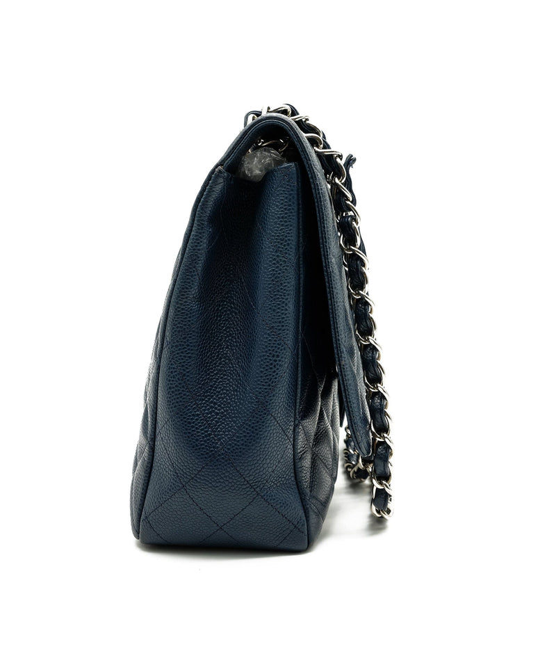 Chanel Chanel Maxi Navy Flap bag RJC1357