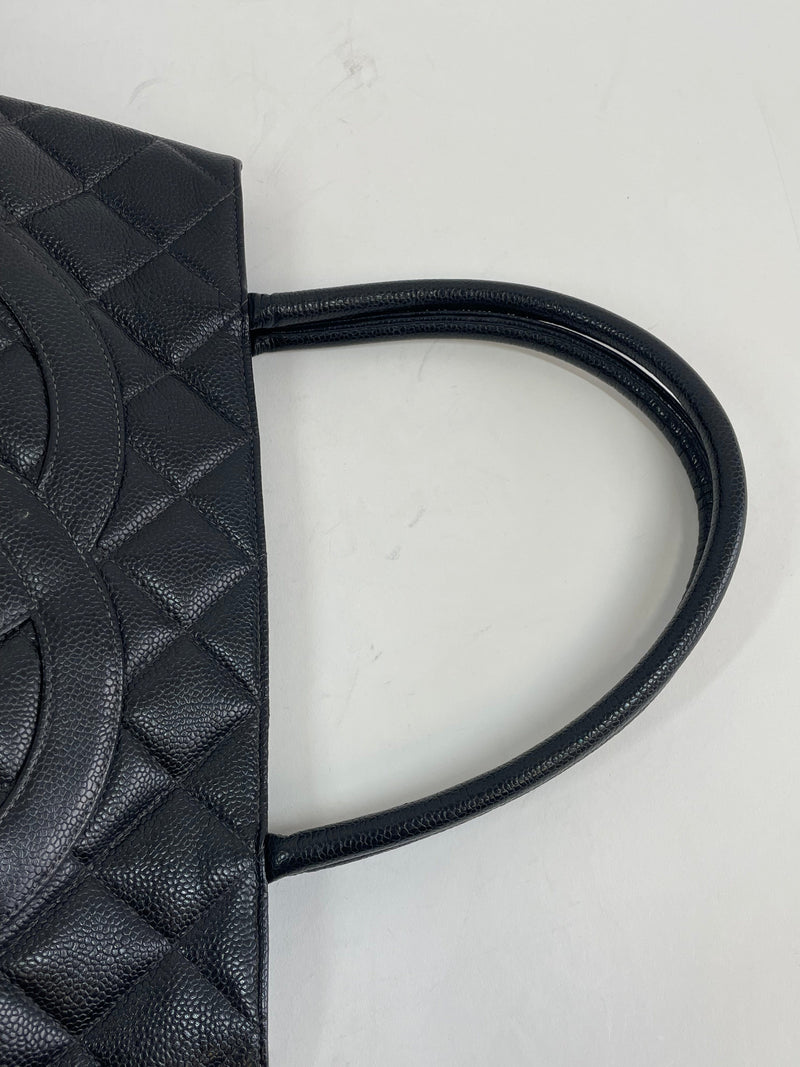 chanel medallion tote celebrities
