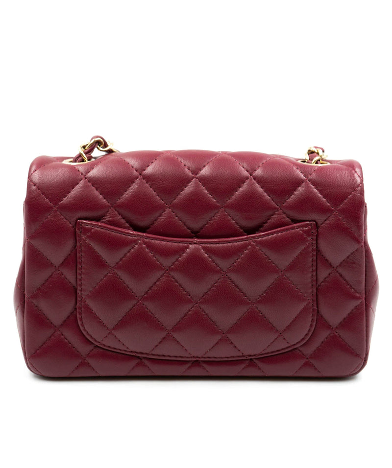 Splendid Chanel Mini Timeless square flap bag in black quilted