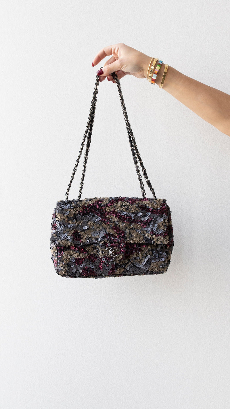 Small flap bag, Sequins & ruthenium-finish metal, black, white & blue —  Fashion | CHANEL