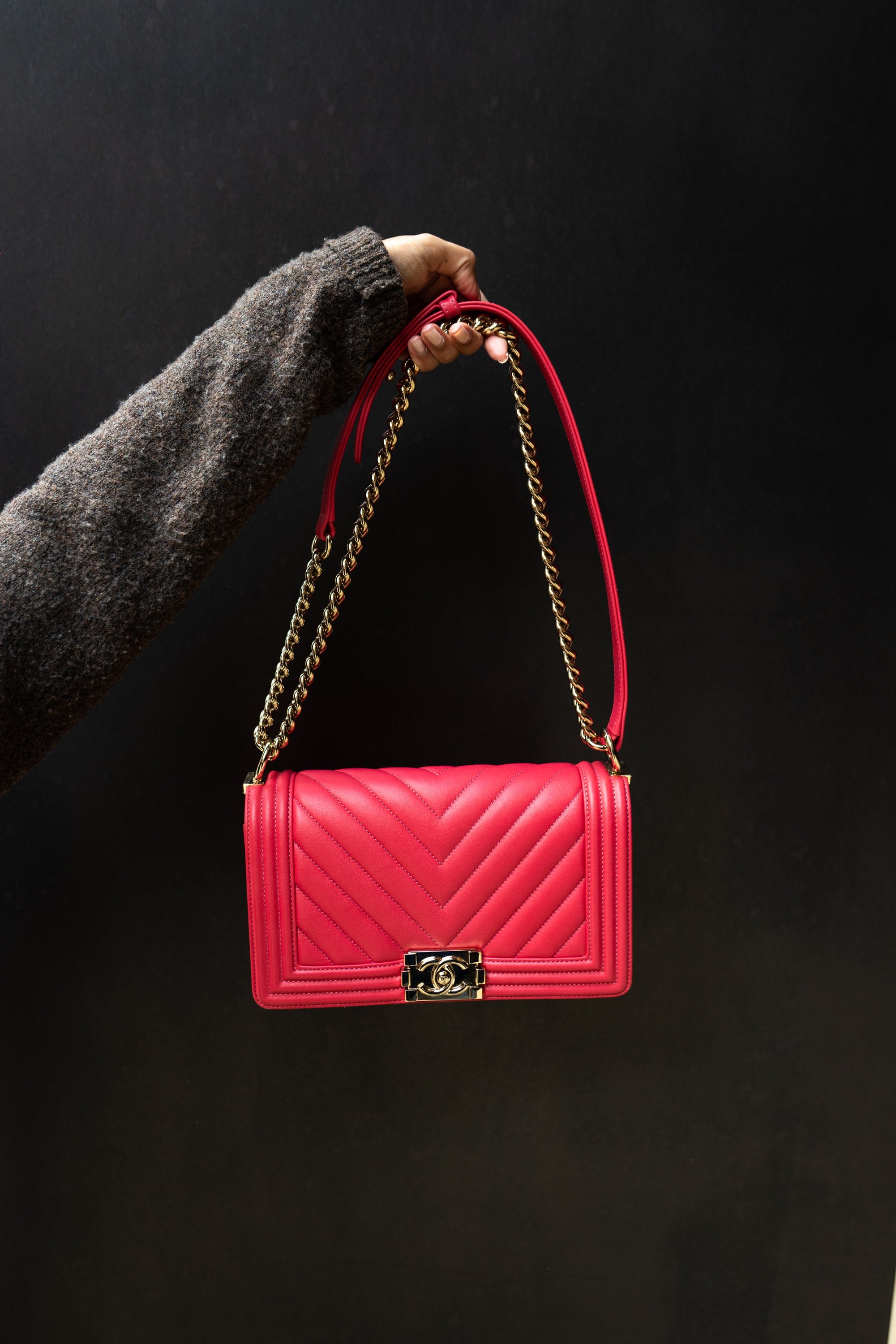 Chanel Chanel Pink Lambskin Chevron Medium Boy Bag - AGL1756