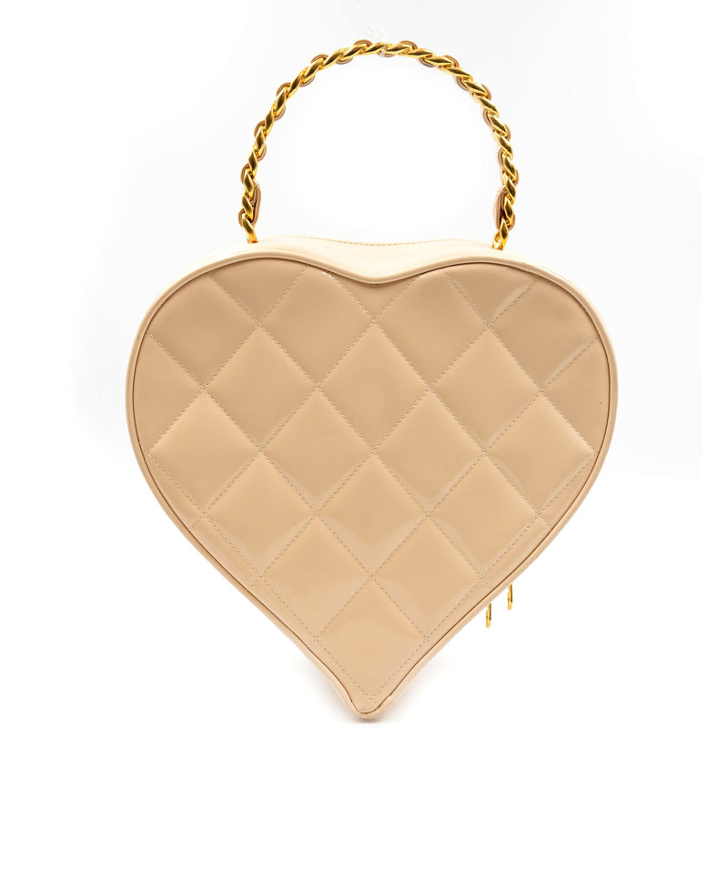 FWRD Renew Chanel Vintage Heart Shape CC Vanity Patent Bag in Black & White