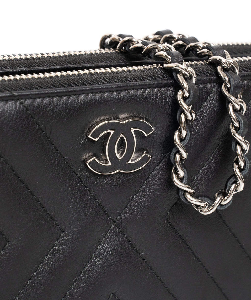 Chanel Chanel Reversed Chevron Trio Wallet on Chain - ADL1447