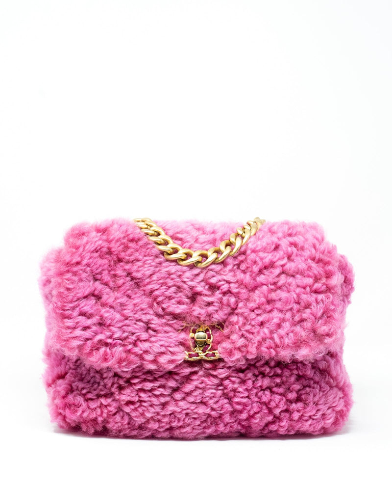 Chanel shearling 19 bag in pink - AGL2030