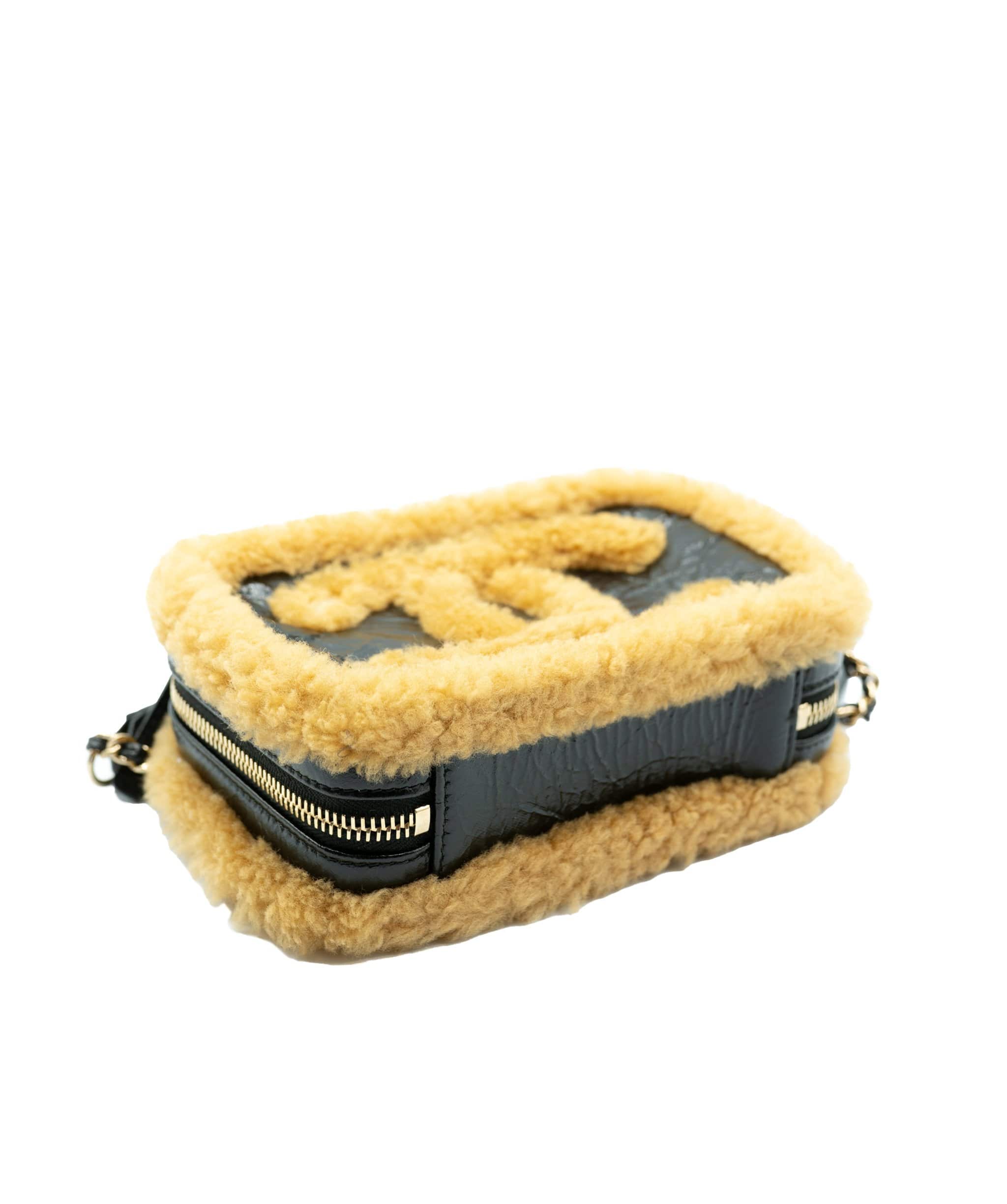 Chanel Chanel sherling waist bag small ASC1011