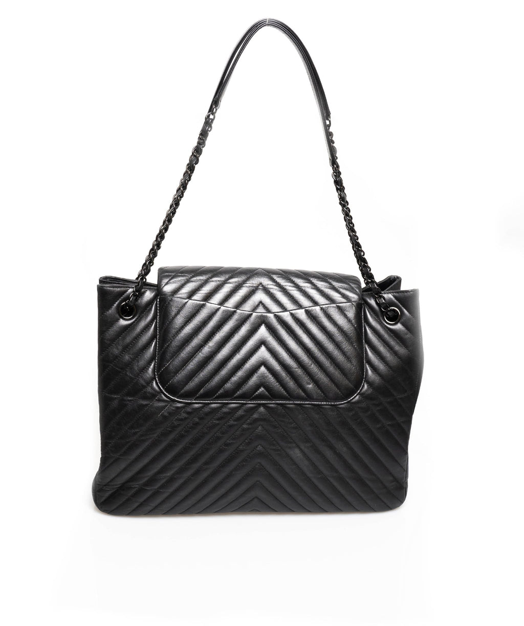 Chanel So Black Chevron Lambskin Leather Tote Bag NW3174 – LuxuryPromise