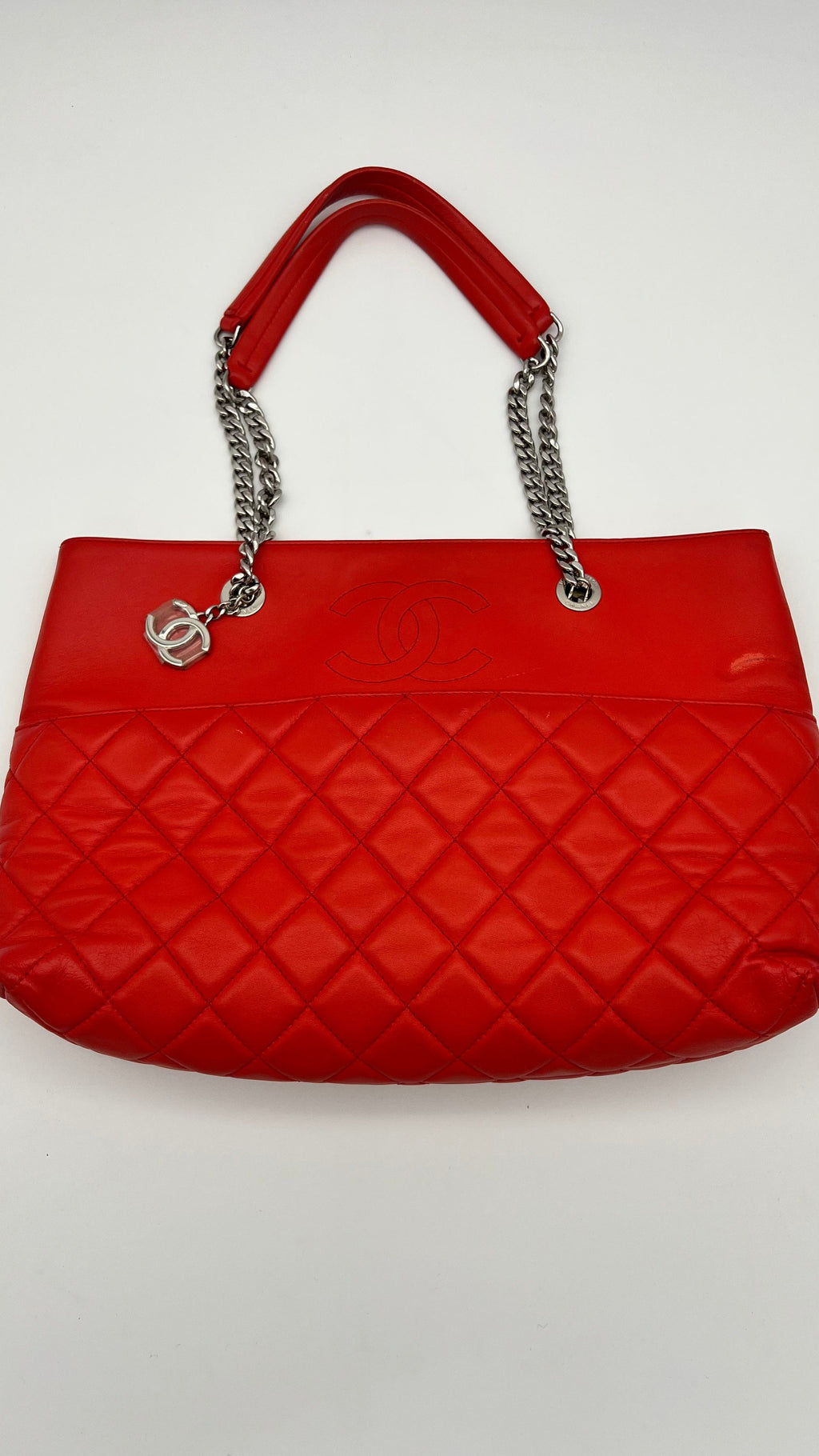 Chanel Chain Tote Bag canvas red x white – LuxuryPromise