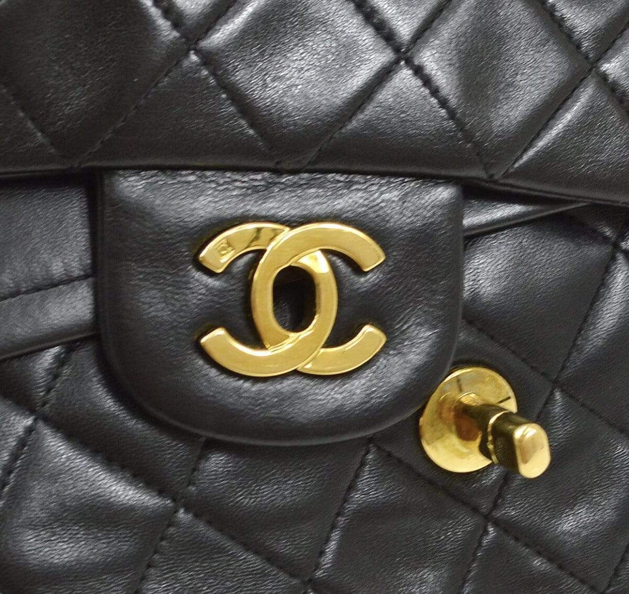 Chanel Chanel Vintage 10" Med Classic Flap Bag - AWL2056