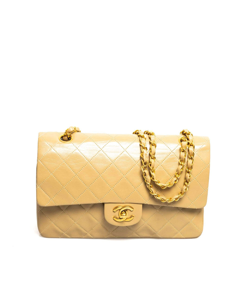 Chanel Vintage Beige 10 Medium Classic Flap Bag - AWL1671 – LuxuryPromise