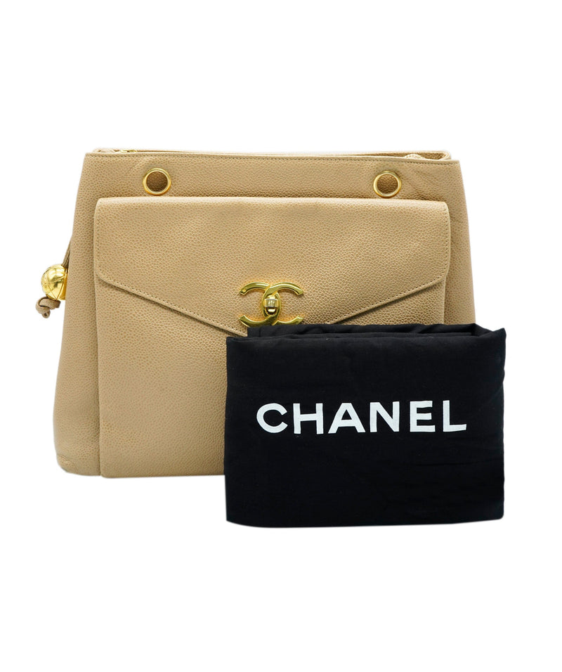 Chanel Vintage Beige Caviar Gold Toggle tote bag ADL2115 – LuxuryPromise