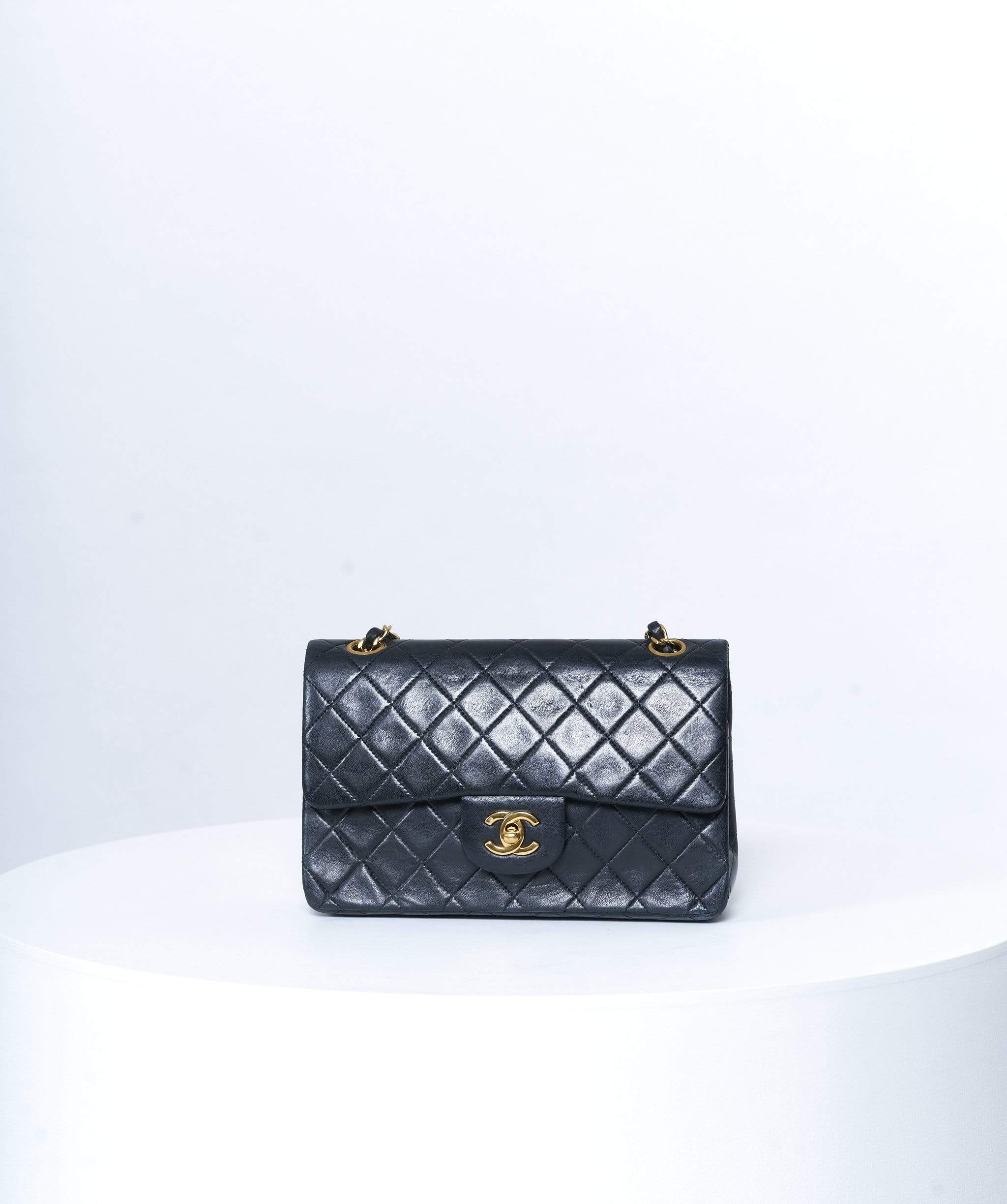 Chanel Chanel Vintage Classic 9" Small Flap Bag 0949989