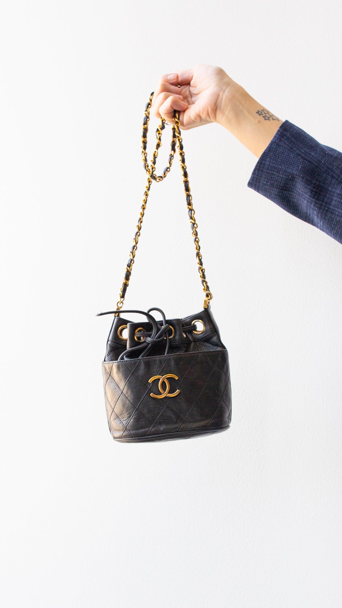 Chanel CC Drawstring Bucket Bag Shiny Aged Calfskin Small Black 19532822
