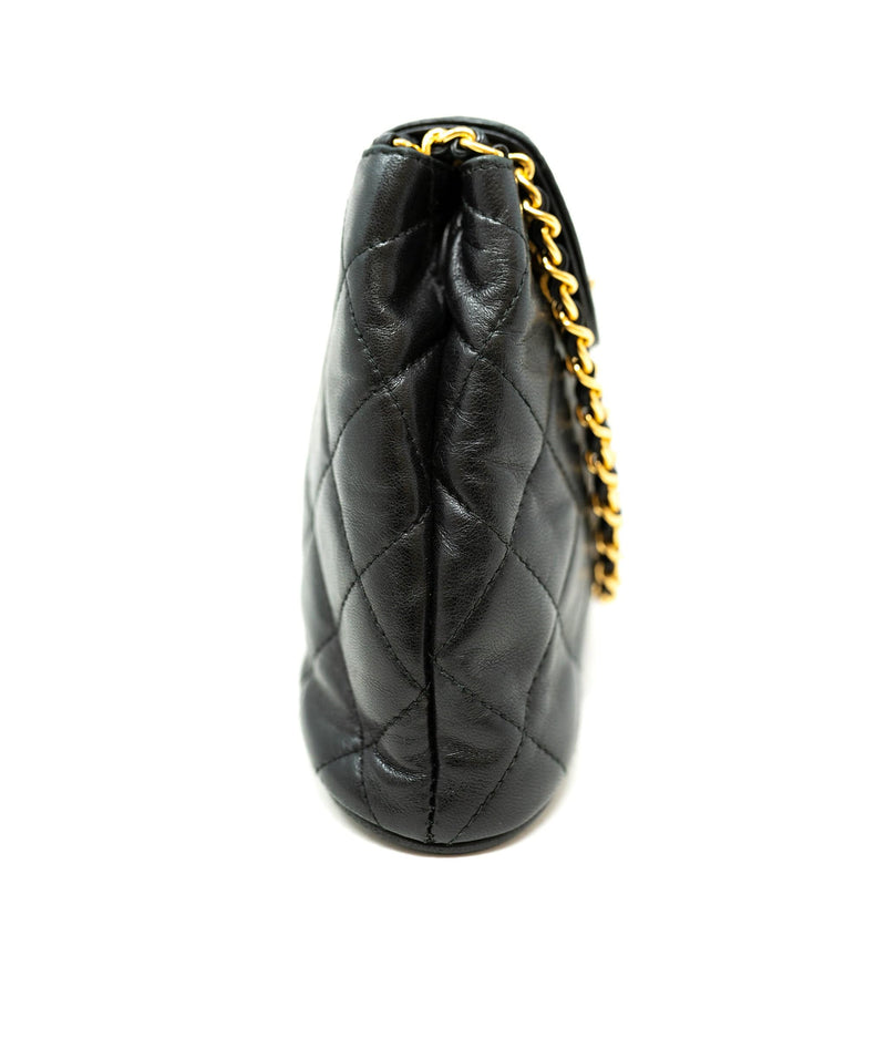 Chanel Vintage Quilted Shoulder bag with Shoulder Straps - AWL3489