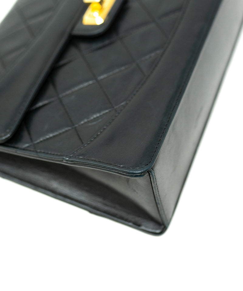 Chanel Vintage Turnlock 2.55 Reissue Single Flap Bag - AWL2668 –  LuxuryPromise