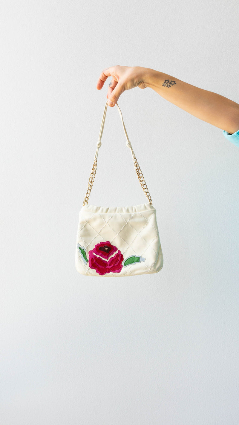 Chanel White Flower Shoulder bag RJL1674 – LuxuryPromise