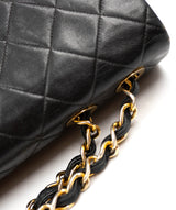 Chanel Chanel XL Classic Flap black with gold hardware - ASL1655