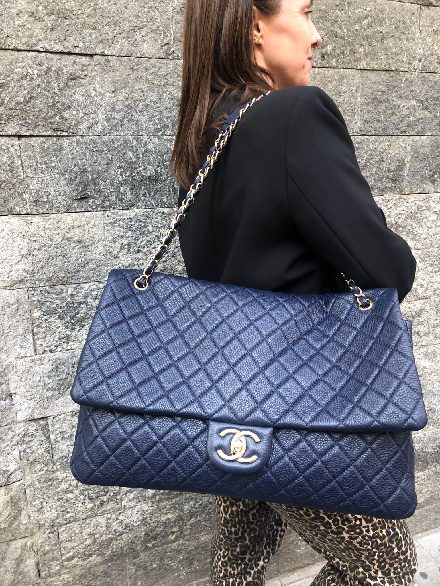 Chanel Chanel xl maxi flap blue - AWL2825