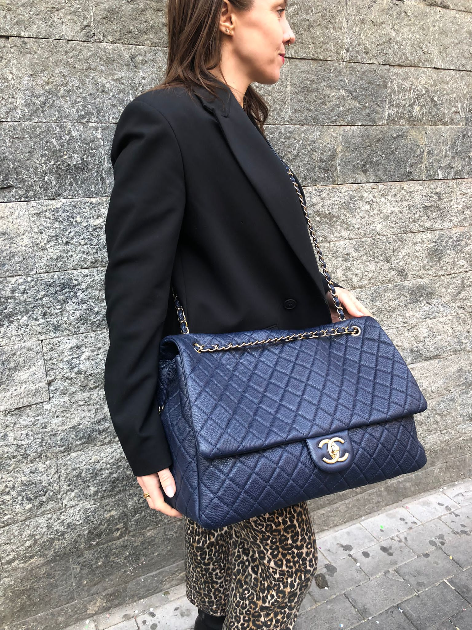 Chanel Chanel xl maxi flap blue - AWL2825