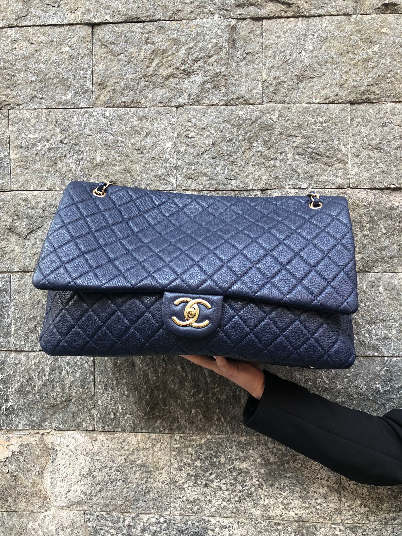 Chanel Chanel xl maxi flap blue - AWL2825