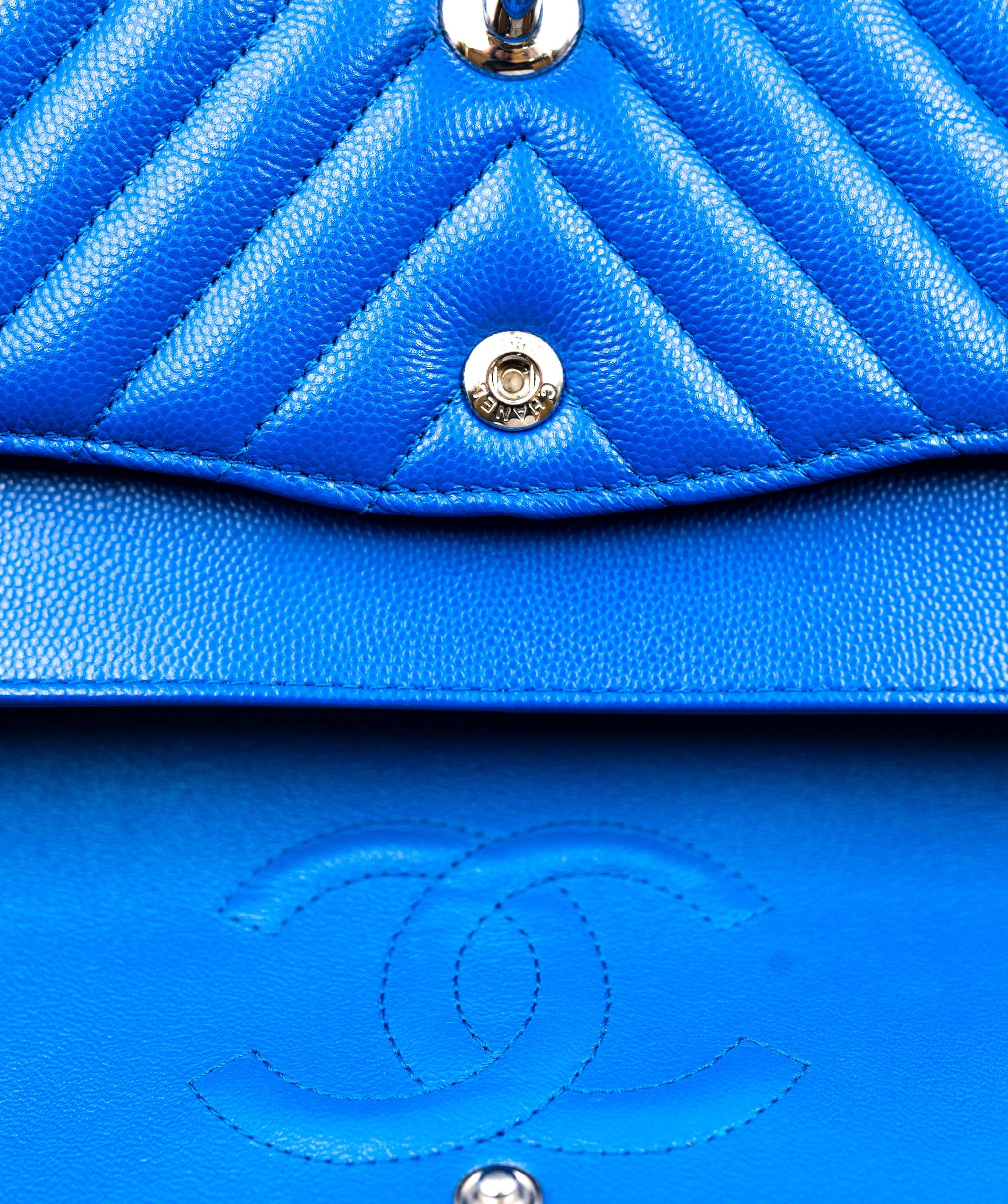 Chanel Dark blue grained chevron medium flap bag AGC1366