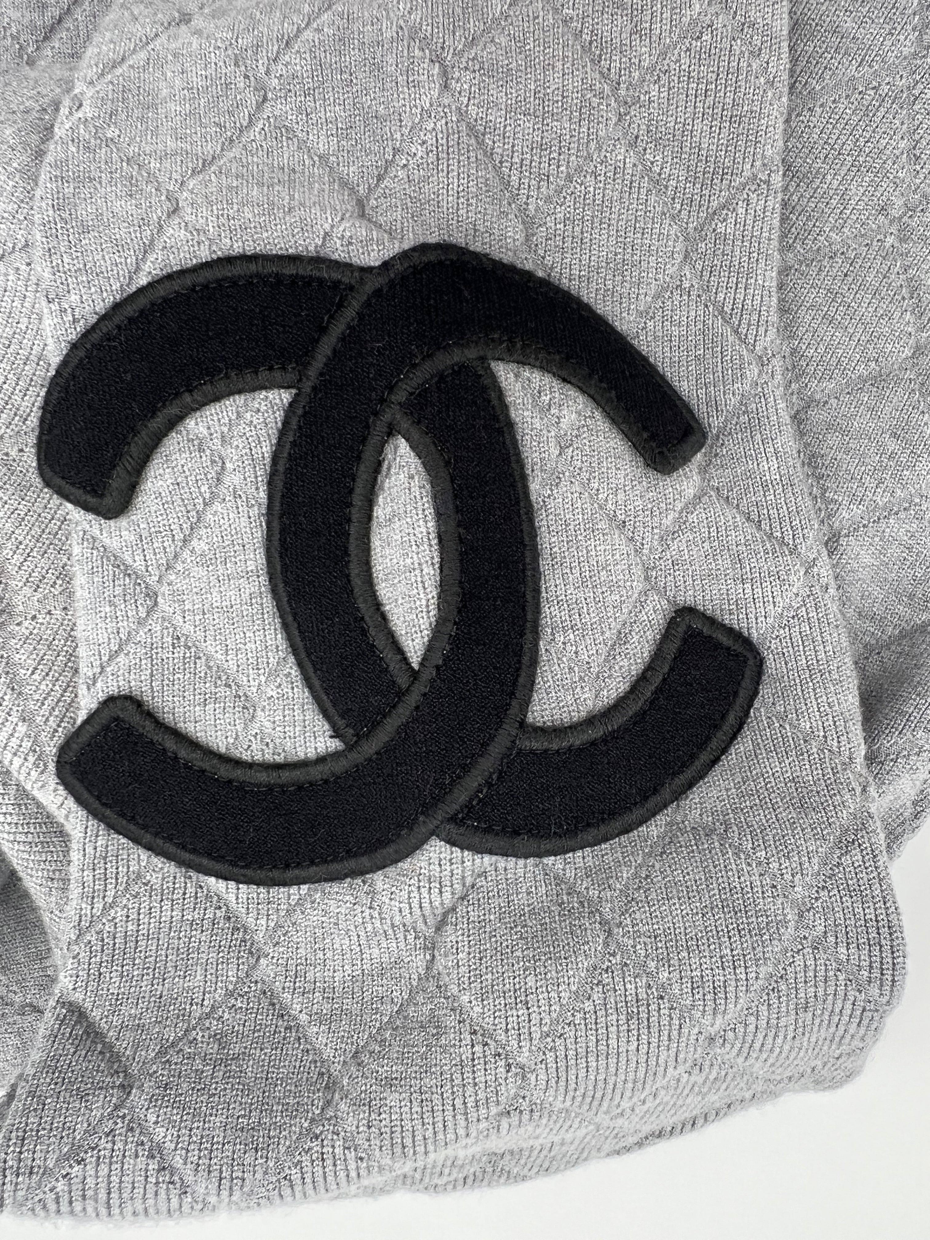 Chanel Chanel 05A Big CC Pullover Sweater Gray Black ASL3961