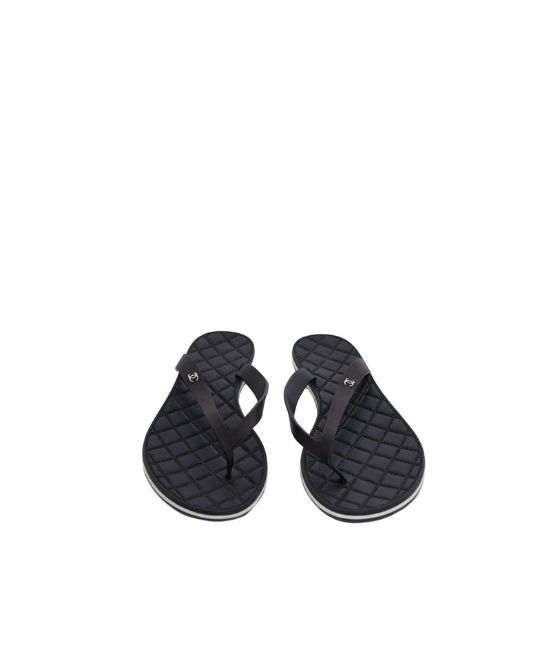 Chanel Black CC Flip Flop Sandals Size 41 AGL1119 – LuxuryPromise
