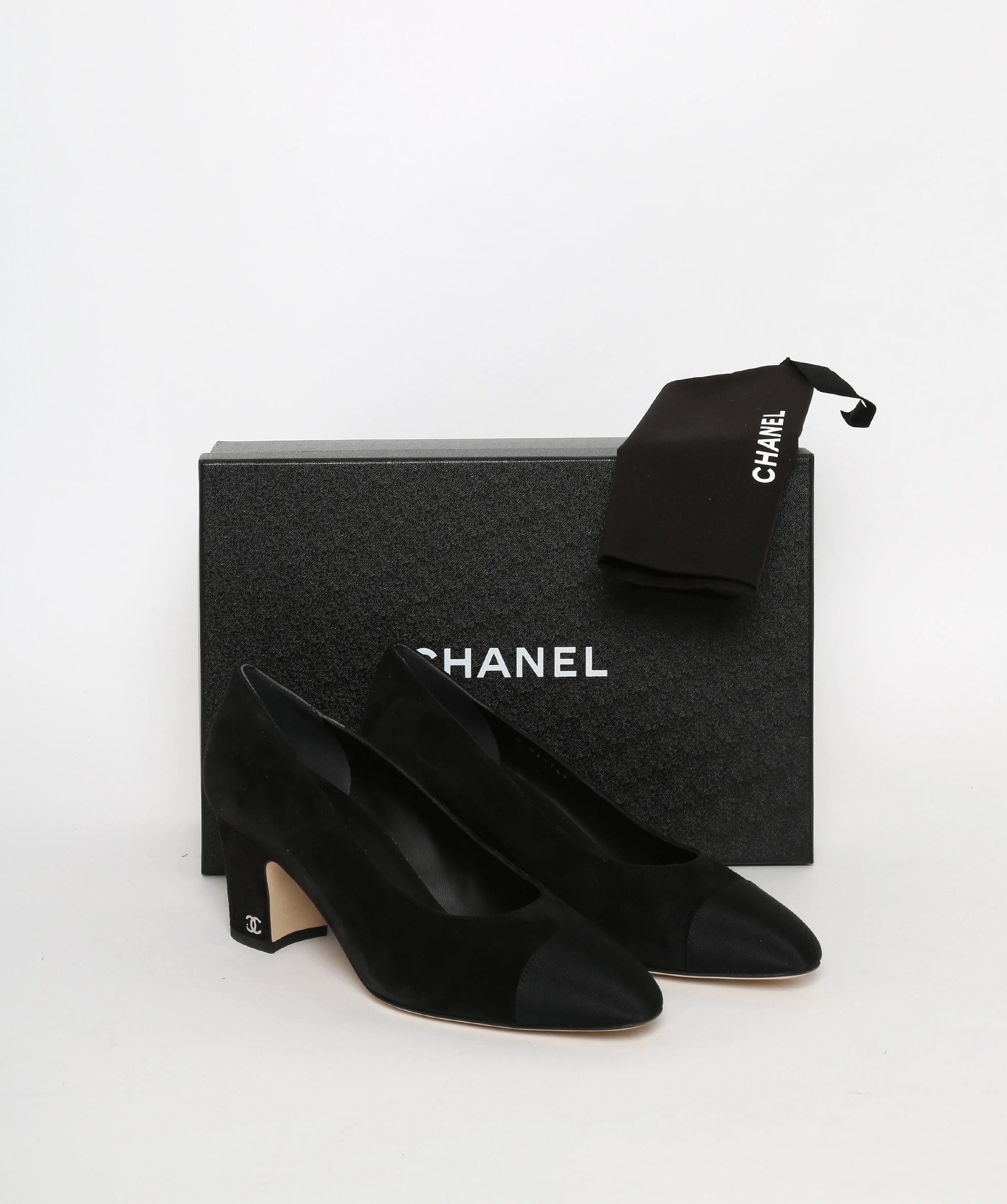 Chanel Chanel Black Suede Pumps size 38