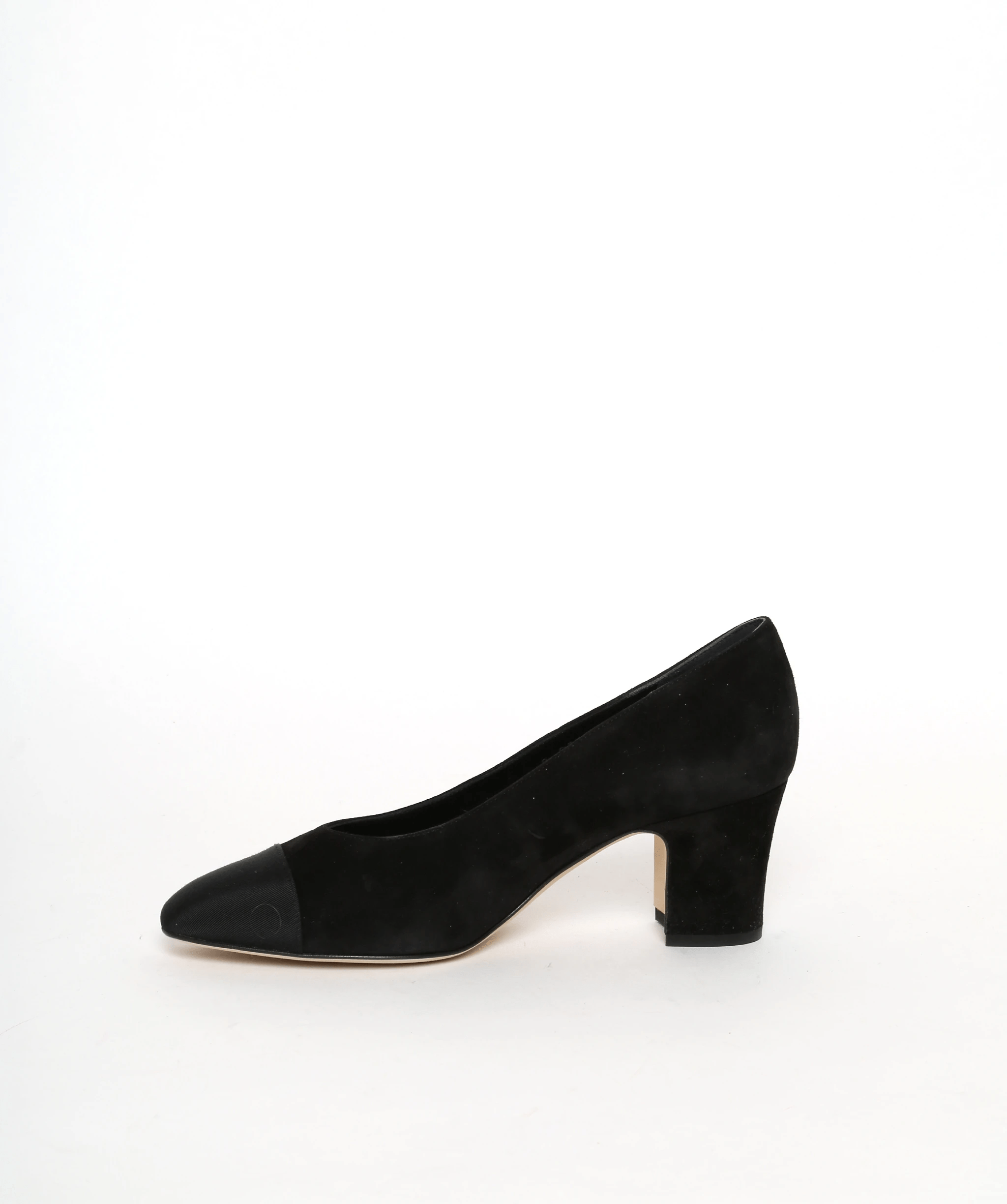 Chanel Chanel Black Suede Pumps size 38