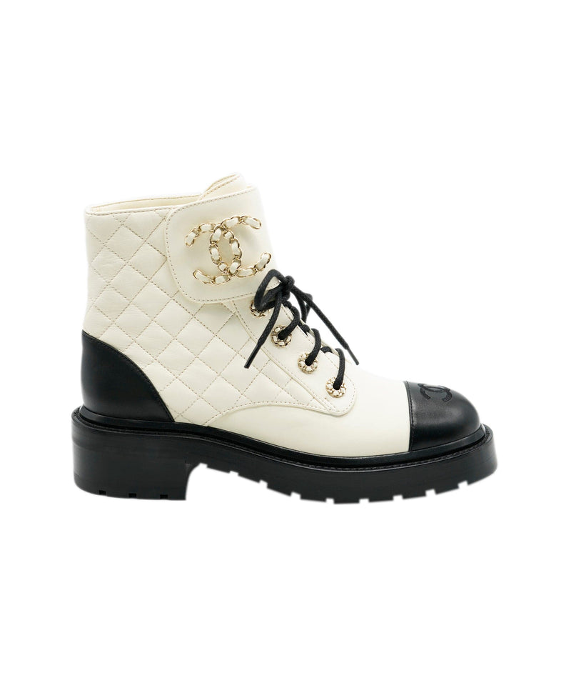 Chanel Boots White and Black with Gold CC Size 37.5 - CW6224