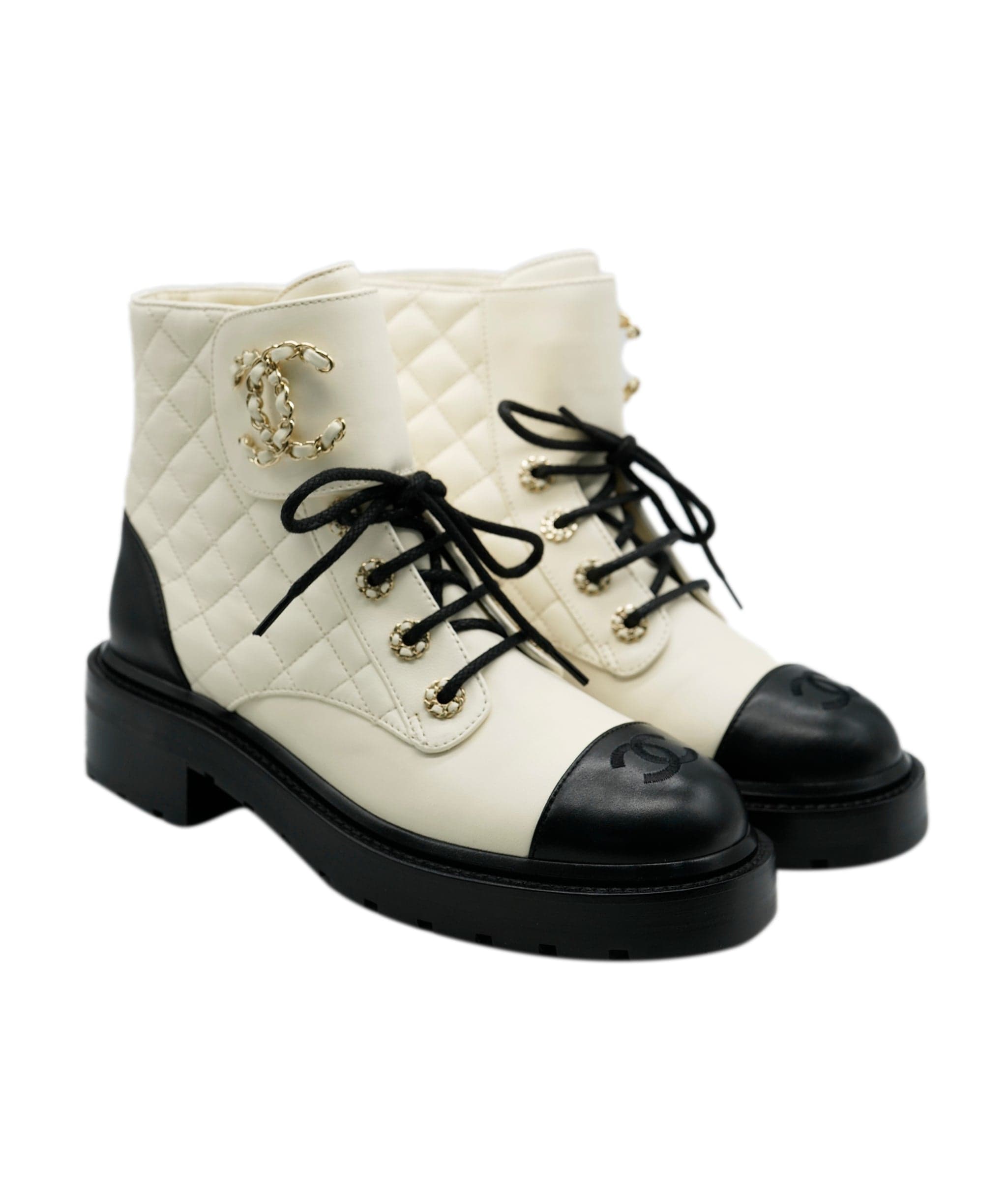 Chanel Chanel Boots White and Black with Gold CC Size 37.5 - CW6224