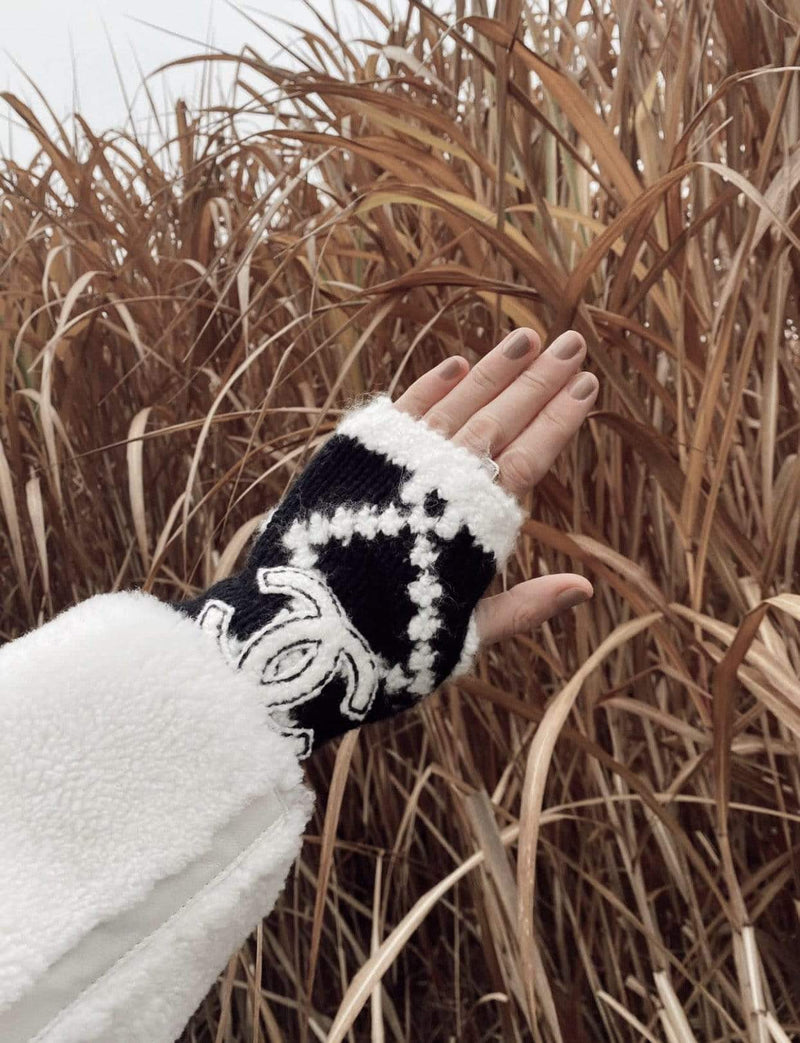 Chanel Chanel cashmere gloves with CC detail