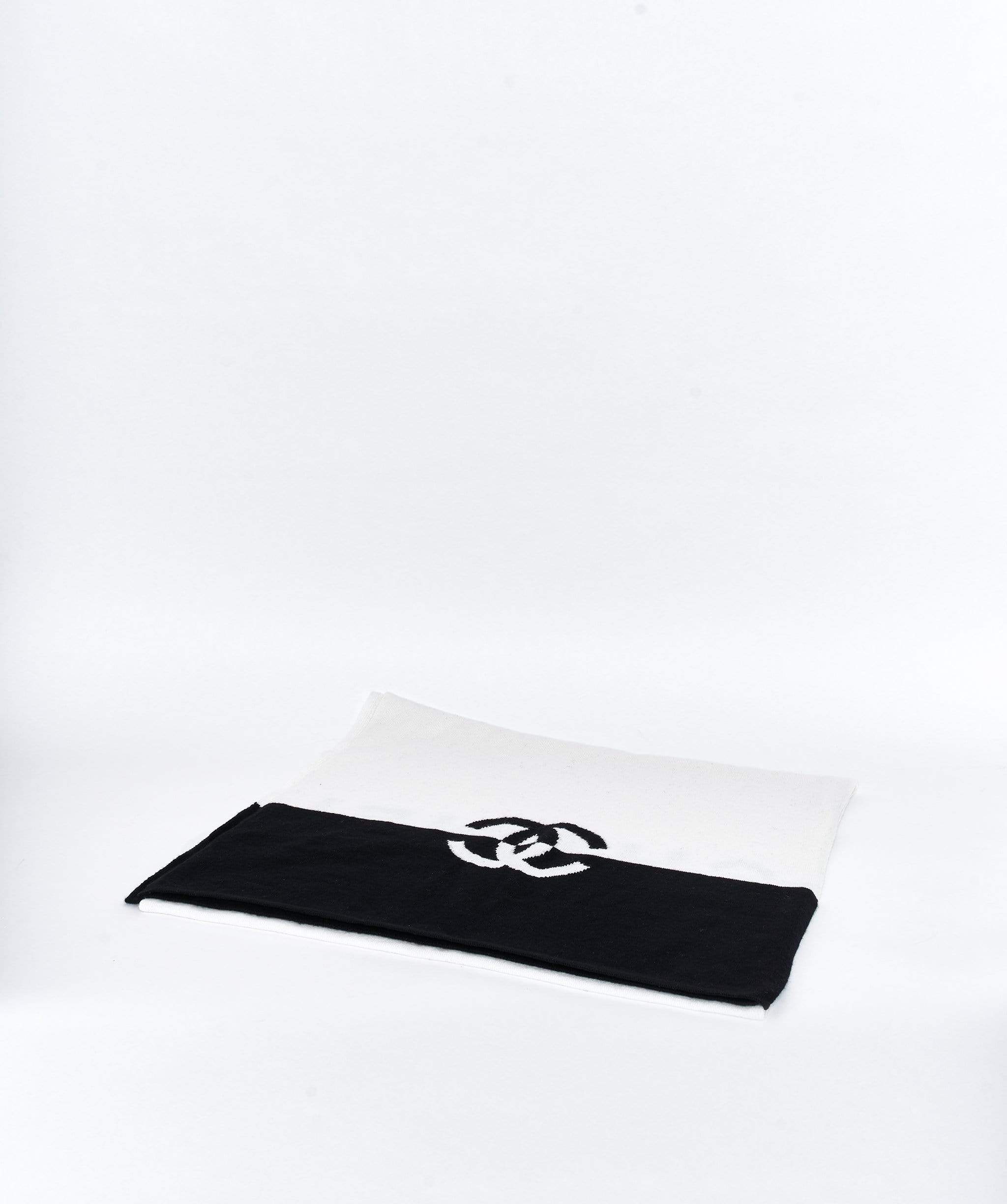 Chanel Chanel CC black and white cashmere shawl