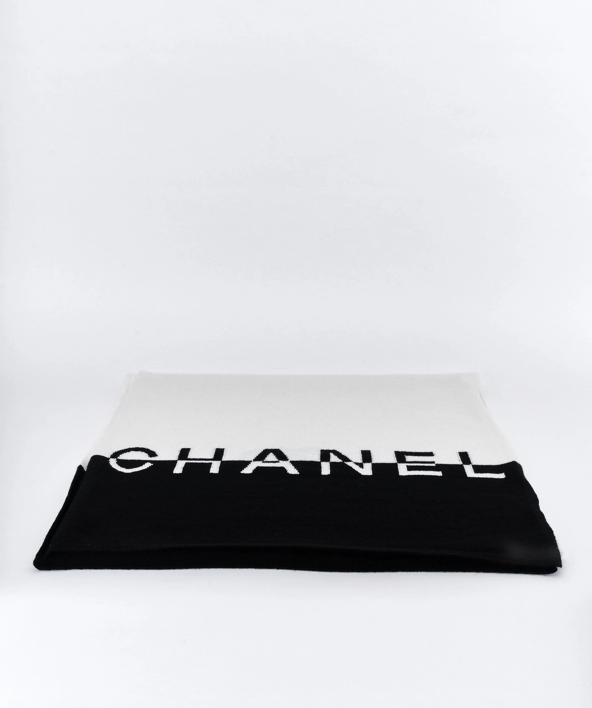 Chanel Chanel CC black and white cashmere shawl